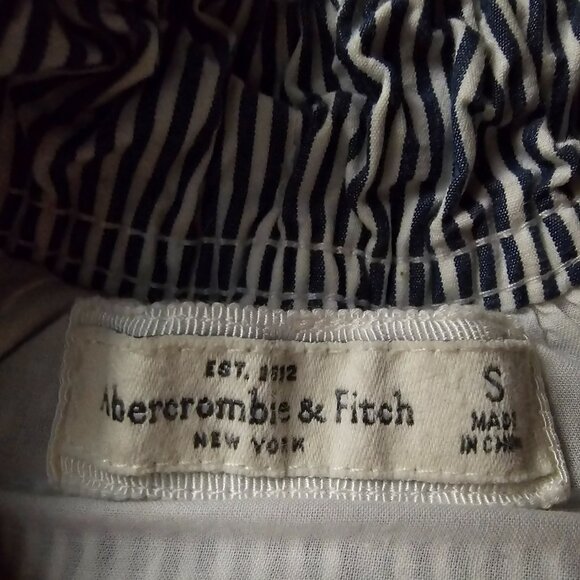 A&F small pleated pinstripe skirt - Picture 2 of 3